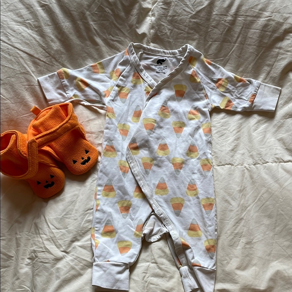 Monica + Andy 0-3M Candy Corn Print Kids One Piece with Jack-o-Lantern Booties